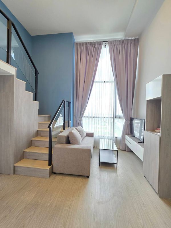 DuPlex ห้องใหม่ๆ ใกล้รถไฟฟ้าสถานีอินเตอร์เชนจ์ ลำสาลี เชื่อมต่อรถไฟฟ้า 3 สาย ทั้งสายสีส้ม สีเหลือง และ สีน้ำตาล ใกล้ทางด่วนวงแหวนกาญจนาฯ, มอเตอร์เวย์ และ ท่าเรือวัดศรีบุญเรือง