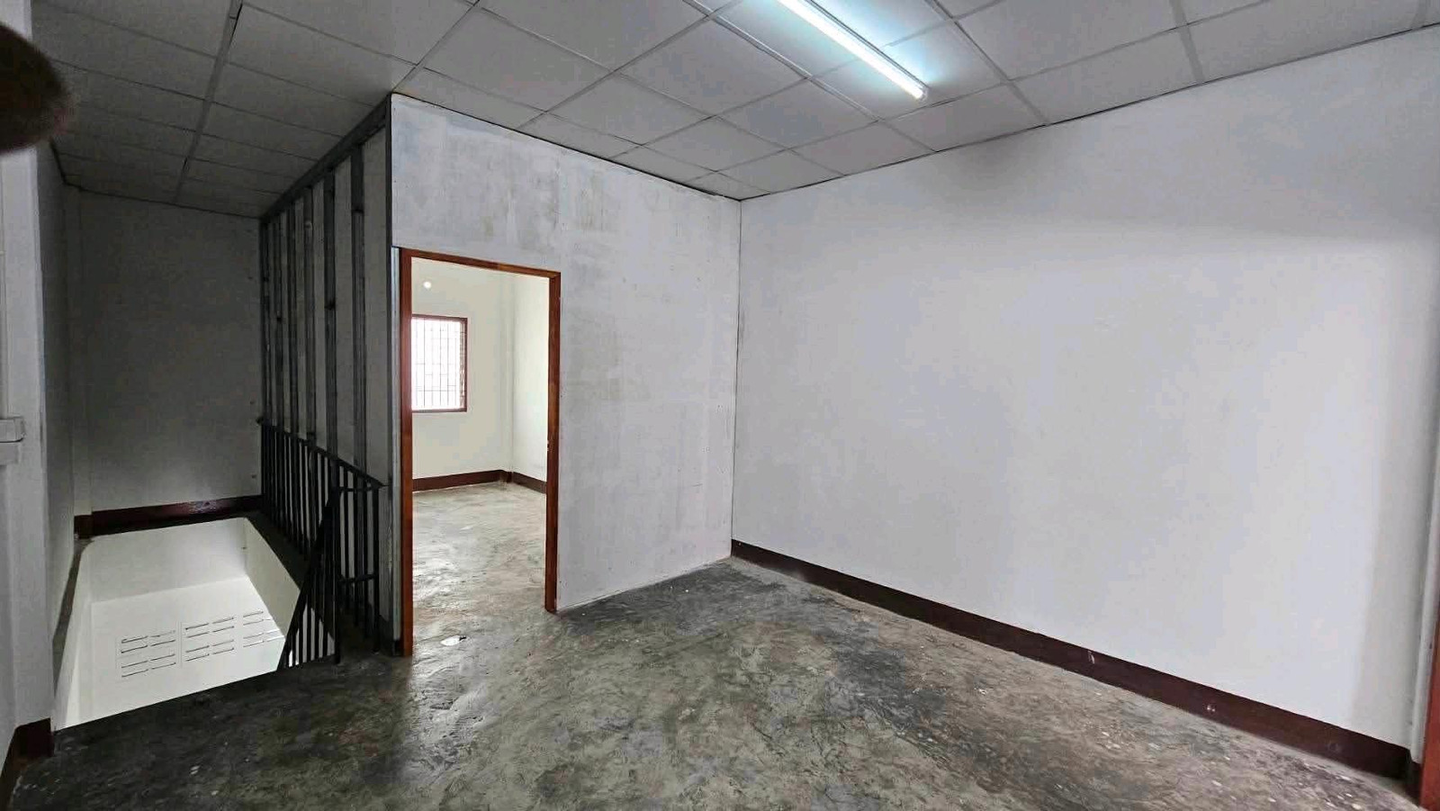 2-storey commercial building, Theparak Bangplee Road – รูปที่ 4
