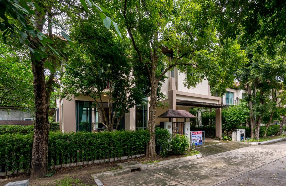 🌳บ้านเดี่ยว #หลังมุม บ้านเดี่ยว ร่มไม้ชายคลองII 68.4 ตร.วา หลังนี้จะรู้สึกเย็นขึ้น 2-3 องศาเมื่อเข้ามาในตัวโครงการ พื้นที่ใช้สอย 201 ตร.ม. 3 ห้องนอน 3 ห้องน้ำ พร้อมครัว 1 แม่บ้าน