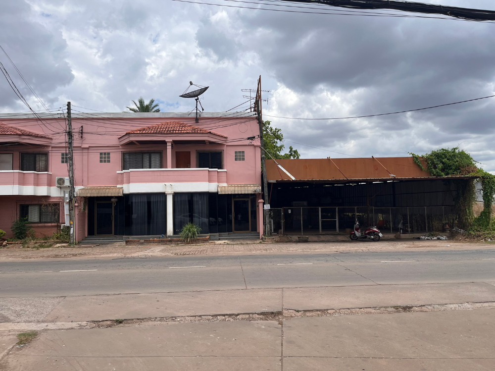 ขายอาคารพาณิชย์ 3.5 คูหา ห้องริมพร้อมที่ดินด้านข้างและด้านหลัง มีที่จอดรถ ใกล้สนามบิน ใกล้รถไฟฟ้าความเร็วสูงในอนาคต ขายอาคารพาณิชย์ 3.5 คูหา ห้องริมพร้อมที่ดินด้านข้างและด้านหลัง มีที่จอดรถ ใกล้สนามบิน ใกล้รถไฟฟ้าความเร็วสูงในอนาคต
