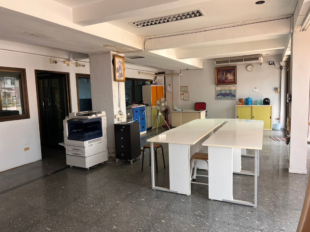 Commercial building for sale, 3.5 units, corner room with land on the side and back, with parking, near the airport, near the future high-speed train – รูปที่ 4