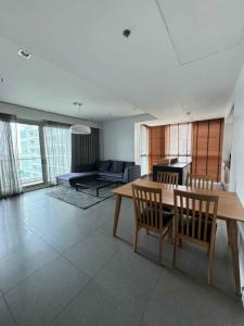 LTHC10976–The River condominium FOR RENT 2 beds 2 baths size 110 Sq.m. Near BTS Saphan Taksin Station ONLY 75k/month