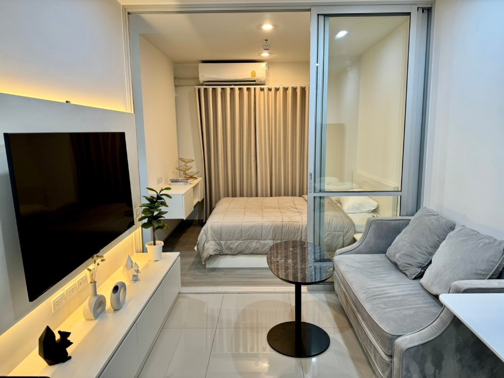 ให้เช่าห้องPresidentจรัญ ชั้น 21 ระเบียงทิศเหนือ 25ตรม 12,000 บาท เฟอร์นิเจอร์ Built-in ทั้งห้อง