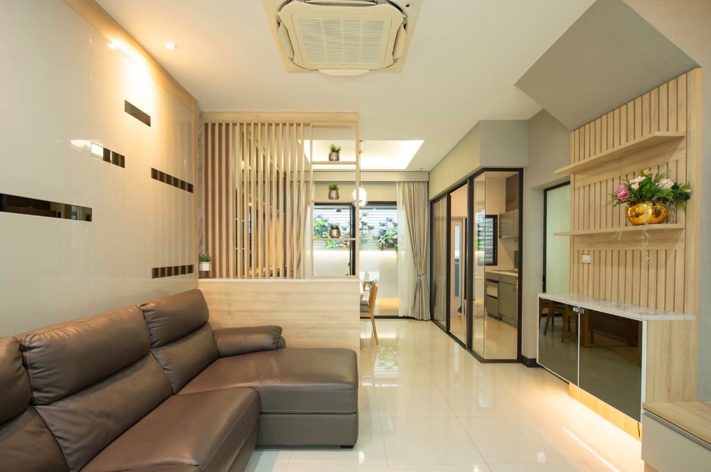 ให้เช่า Townhome 3 ชั้น ตกแต่งบิ้วอินทั้งหลัง บ้านทิศใต้ ลมดี พร้อมเข้าอยู่ – รูปที่ 4