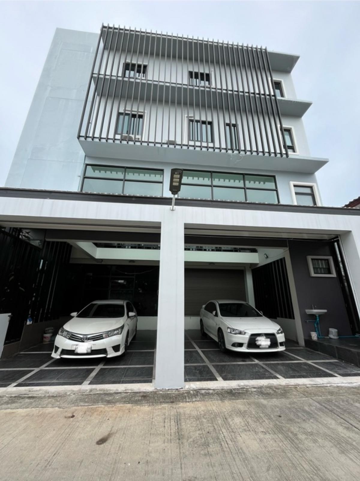Home office for sale, newly built, Soi Phatthanakan 30 Home office for sale, newly built, Soi Phatthanakan 30