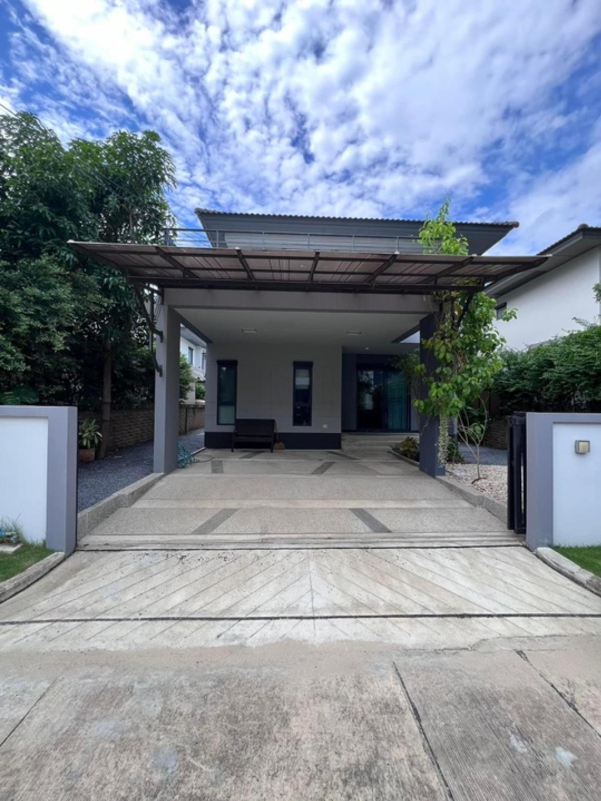 Sold with tenant, yield 5% Sold with tenant, yield 5%