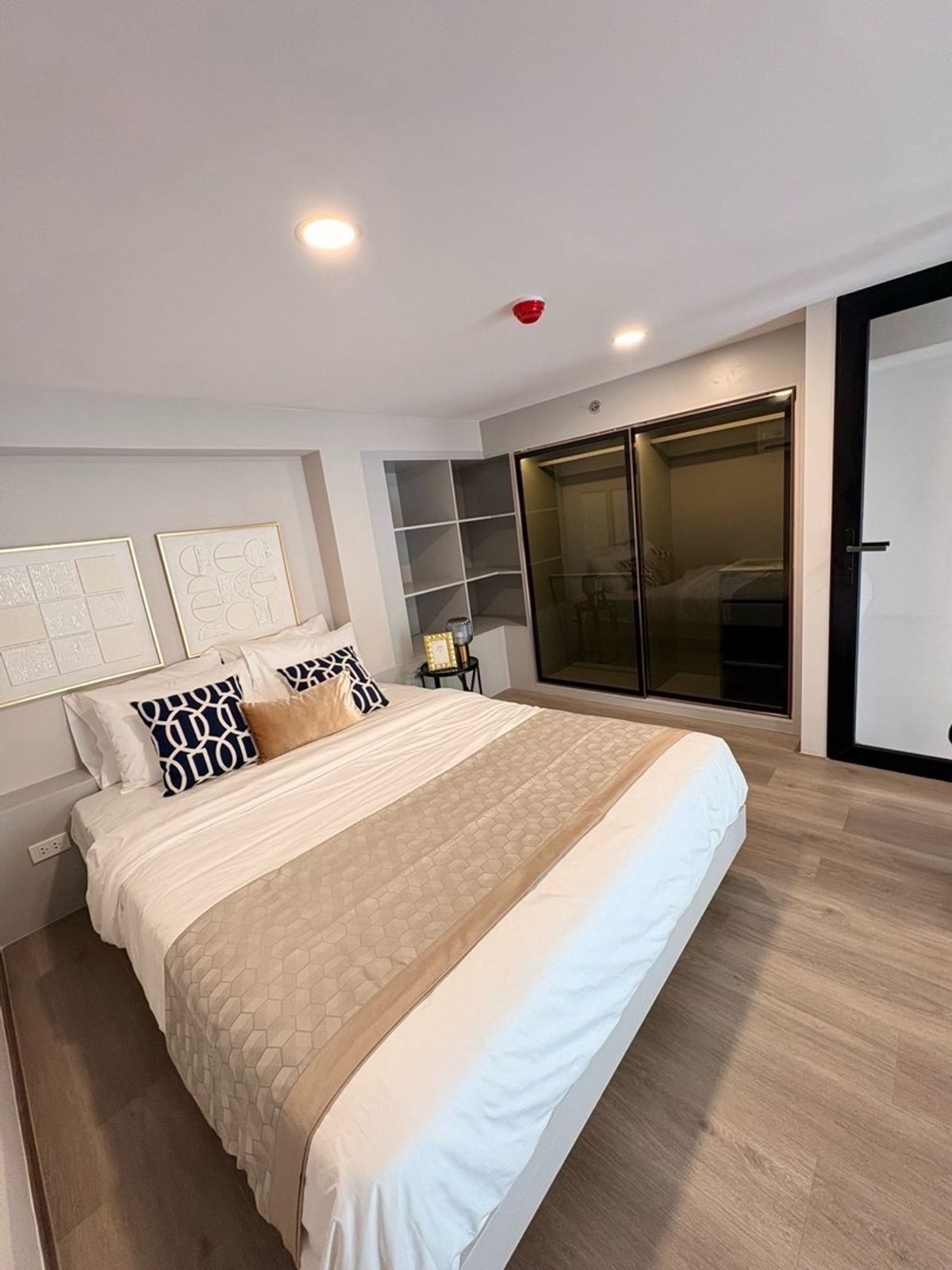 ราคาแบบนี้ไม่มีอีกแล้วนะ
5.4ล้าน พร้อมแต่งครบ!!!
1 Bedroom Loft 
 🚈5 Minute to BTS – รูปที่ 2