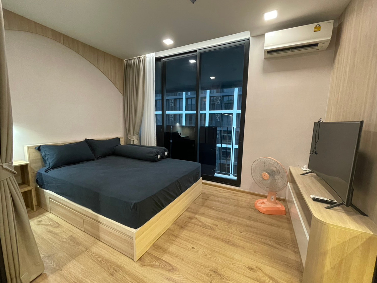 For rent: Noble Around Ari, 27 sq m., 7th floor, corner room.