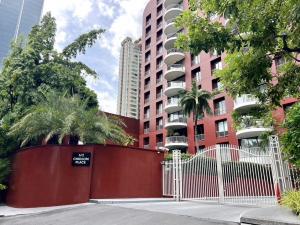 📢👇Big size of 2 beds with garden view, located near Central Chidlom, Central Embassy, Central World. 