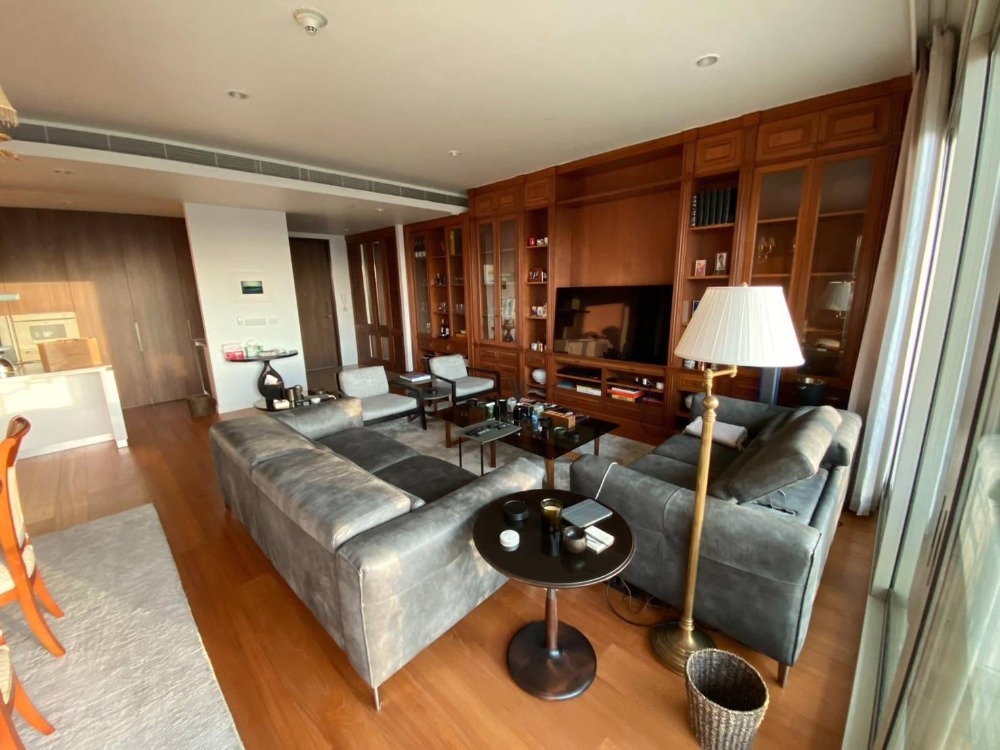 ♦ Prime Location ♦ ชั้น 20+ 223.00 ตร.ม. | 3 ห้องนอน ตกแต่งครบ | ใกล้ สวนลุมพินี 1 นาที, เวลา สินธร วิลเลจ 3 นาที, MRT สถานีสีลม 3 นาที – รูปที่ 4