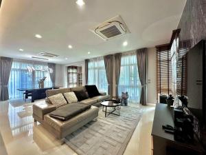 ♦ Ready to move in ♦ บ้านเดี่ยว 2 ชั้น 4 ห้องนอน 6 ที่จอดรถ | 118.00 ตร.ว. 350.00 ตร.ม. | ใกล้ โรงพยาบาลพริ้นซ์ สุวรรณภูมิ 6 นาที, เมกาบางนา 8 นาที