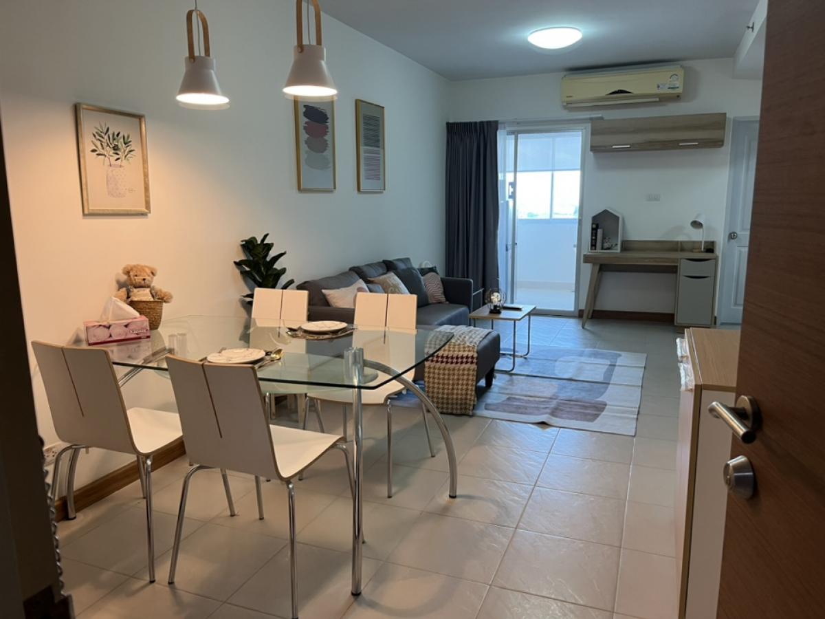 Hot room ready for rent. Very spacious and comfortable room. Hot room ready for rent. Very spacious and comfortable room.