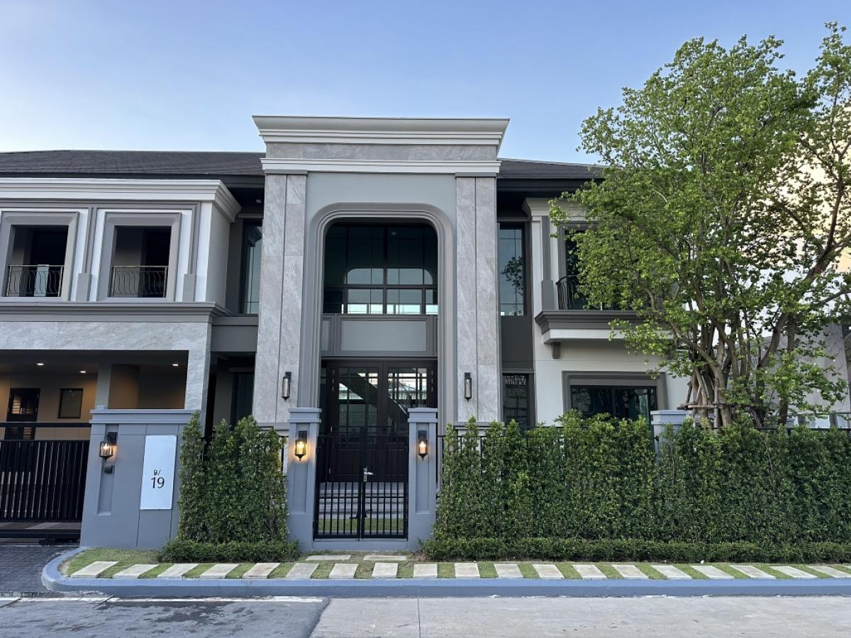 Rental starts at 1 month | Grand Bangkok Boulevard Krungthepkreetha  More than 3 bedrooms | Ready to move.