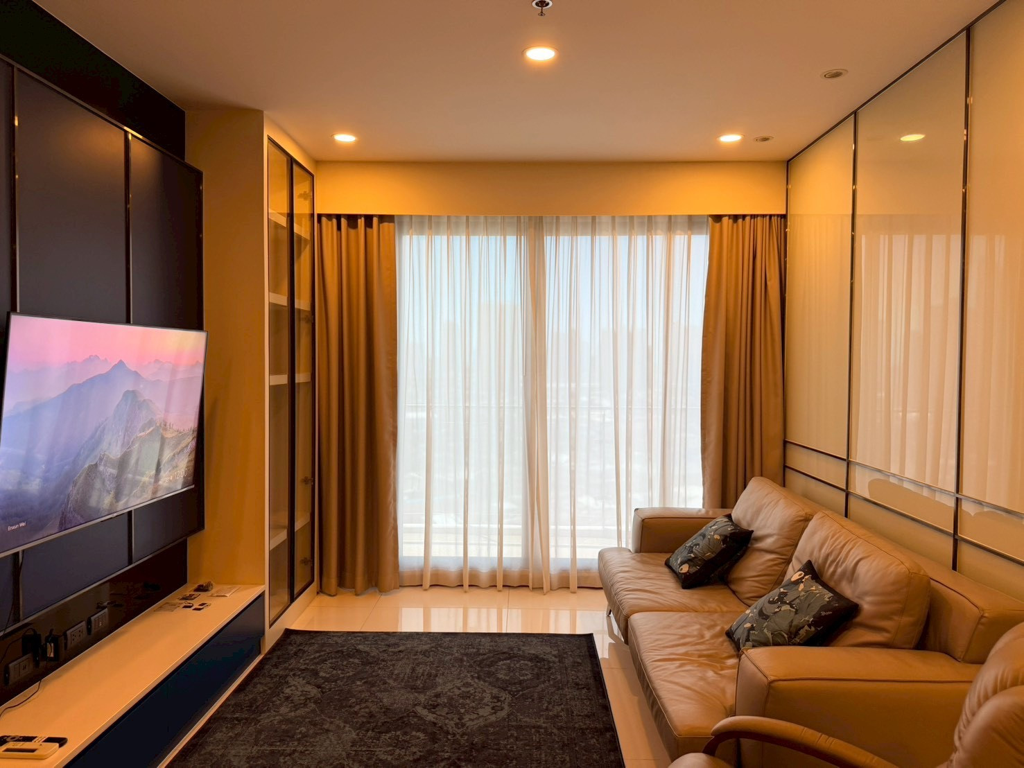 ปรับราคาลง!! 2 ห้องนอนใหญ่ คอนโดติด Icon Siam เพียง 5 นาที ห้องหายากบนชั้น Penthouse