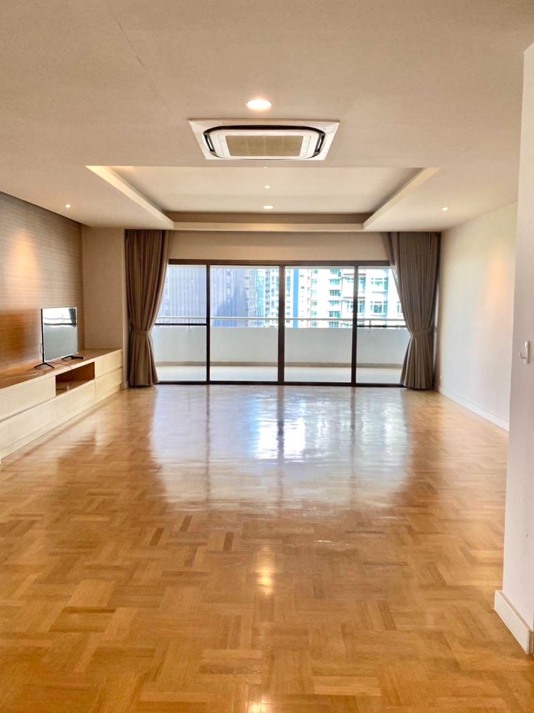 For rent!! Tower Park Condo 3 bedrooms, fully furnished, good location near Bumrungrad Hospital, Central Chidlom, Terminal 21, ready to move in For rent!! Tower Park Condo 3 bedrooms, fully furnished, good location near Bumrungrad Hospital, Central Chidlom, Terminal 21, ready to move in