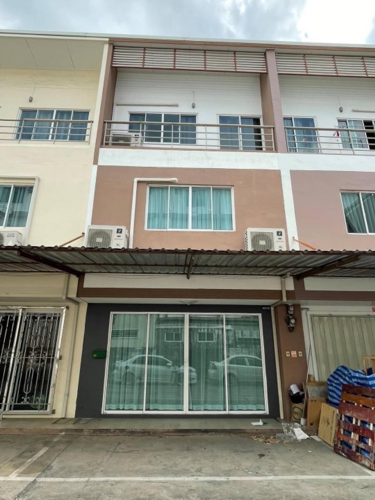 ขายพร้อมผู้เช่า โฮมออฟฟิศ 3 ชั้น ตรงข้ามตลาดหทัยมิตร 3.25 ล้าน