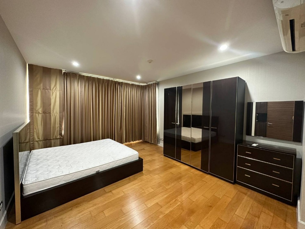 145sqm Beautiful Spacious 3 bedrooms Condo for sale at Watermark