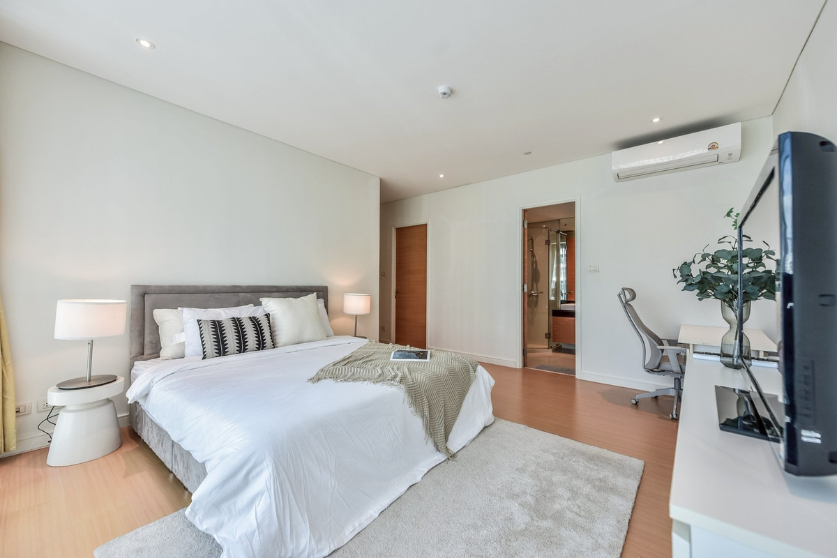 ♢ Prime Location ♢ 25+ Floor, 95.98 sq.m. | 2 Bedrooms, Pet Friendly | Near BTS Ekkamai, Thonglor 1 min, Gateway Ekkamai 3 mins
