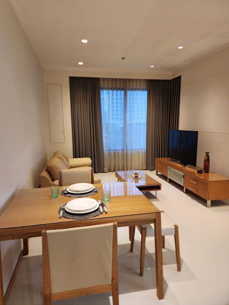 Luxury Living: RENT Prime 1BR in The Emporio Place, Sukhumvit Luxury Living: RENT Prime 1BR in The Emporio Place, Sukhumvit