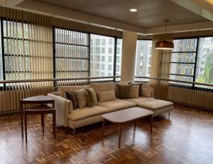 📢👇Newly renovated unit , special offer free WiFi , huge size of 2 bedrooms, fully furnished.