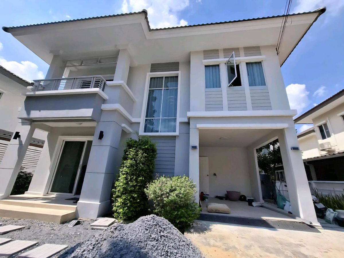 For rent: 2-storey detached house, 52 sq m., located on Lat Krabang-Rom Klao Road, near King Mongkuts University of Technology Thonburi. For rent: 2-storey detached house, 52 sq m., located on Lat Krabang-Rom Klao Road, near King Mongkuts University of Technology Thonburi.