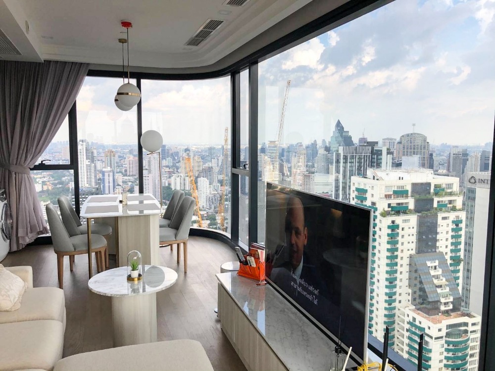 ♦ Good Deal ♦ ชั้น 40+ 64.5 ตร.ม. | 2 ห้องนอน 2 ห้องน้ำ | ตกแต่ง Super Luxury วิว 270 องศา | คอนโด ใกล้ MRT สุขุมวิท 61 ม., BTS อโศก 400 ม., เทอร์มินอล 21 450 ม.