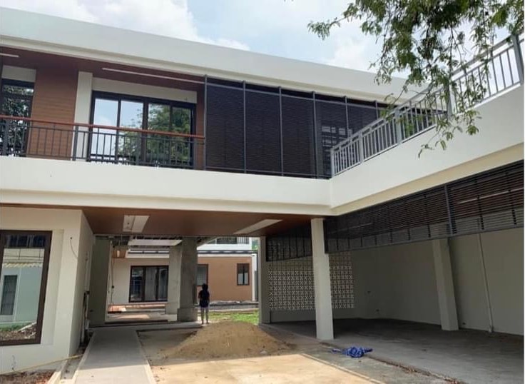 🏠 Well – Built House 90% for Sale, 🔥Prime Location Inthamara Sutthisan,  🛌 3 Master Bedrooms, 🛁 6 Baths  🏊  with swimming pool