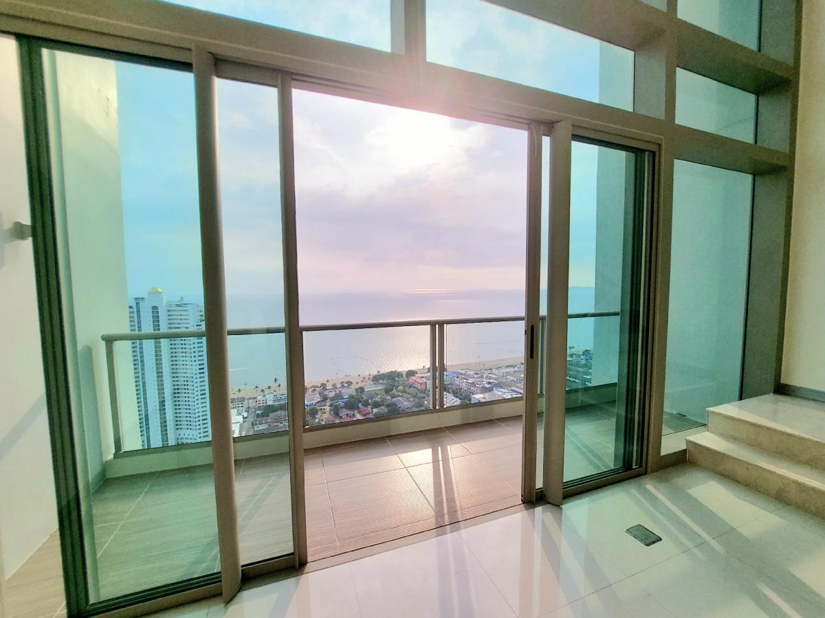 Penthouse room for sale, 202 sq m., Riviera Jomtien Condo, 2 bedrooms, 3 bathrooms, with an out area of 50 sq m. Condo close to the beach only 250 meters. *Sold with tenant. Can raise animals Penthouse room for sale, 202 sq m., Riviera Jomtien Condo, 2 bedrooms, 3 bathrooms, with an out area of 50 sq m. Condo close to the beach only 250 meters. *Sold with tenant. Can raise animals