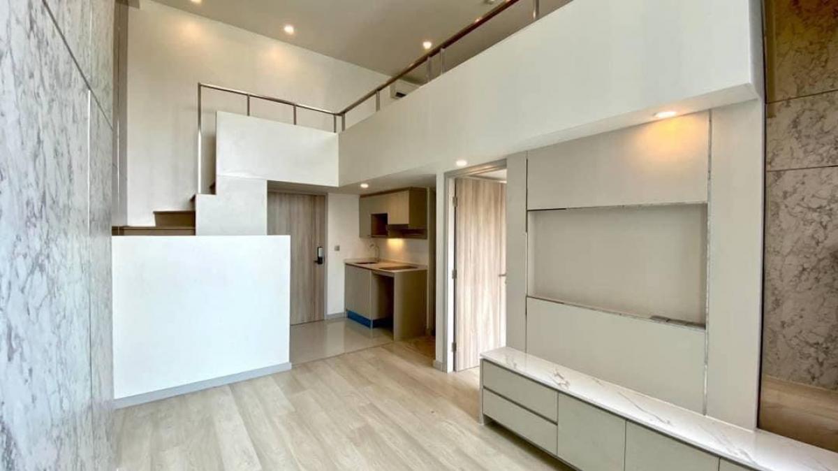 📢👇 KnightsBridge Prime Sathorn is one of good location to live or invest in BKK, brand new Duo space unit, high ceiling 4.4 meters, unblocked view. 📢👇 KnightsBridge Prime Sathorn is one of good location to live or invest in BKK, brand new Duo space unit, high ceiling 4.4 meters, unblocked view.