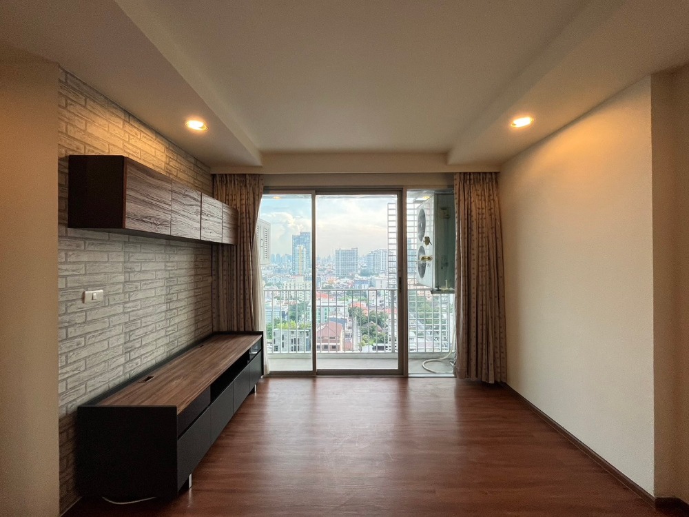 🔥Selling a rare large room, best price🔥Abstracts Phahon Yothin Park (2 bedrooms, 58 sq m.) only 5.9 MB!! Tel.0922635410 Earth