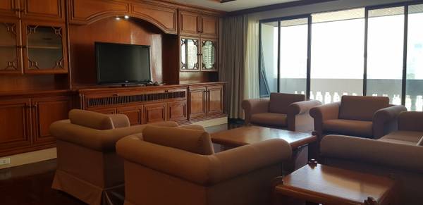 3 bedroom apartment rental, 3 bathrooms, 250 sq.m., Sukhumvit Soi 4, about 10 minutes. Walk from the BTS BTS station. Payment for animals 3 bedroom apartment rental, 3 bathrooms, 250 sq.m., Sukhumvit Soi 4, about 10 minutes. Walk from the BTS BTS station. Payment for animals