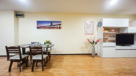 ขายถูก !! คอนโดตากอากาศ ศรีราชา อีสเทิร์น ทาวเวอร์ Eastern Tower 115 ตรม. 2 นอน ชั้น 11 เฟอร์ครบ ห้องรีโนเวทใหม่ทั้งห้อง – รูปที่ 2