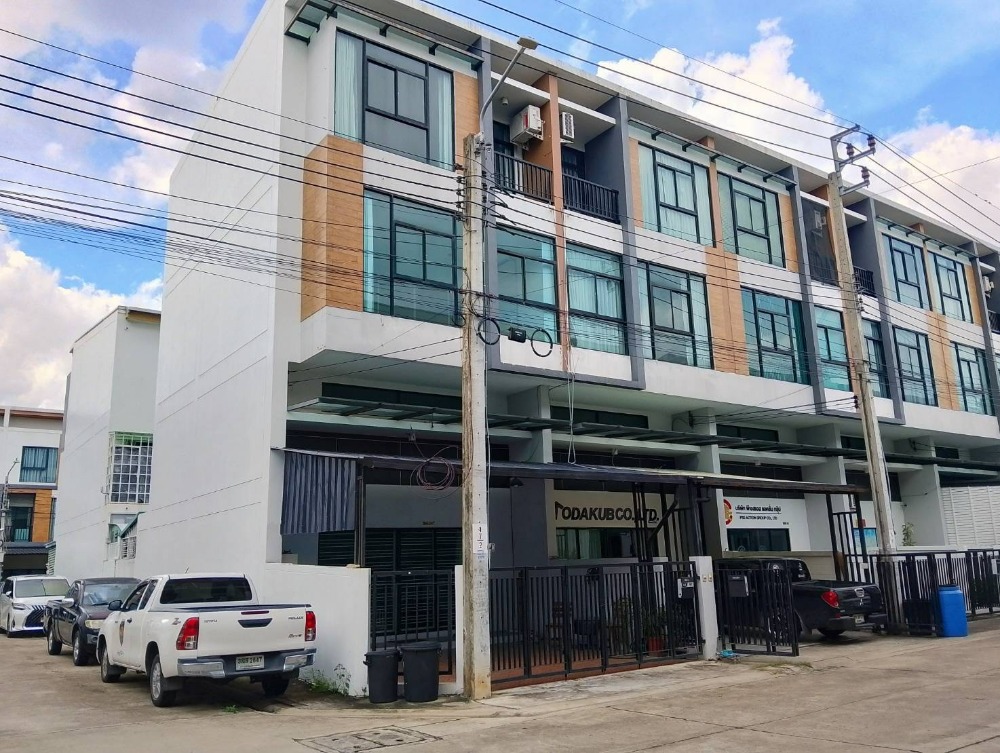 For rent: 3 and a half storey home office, TRIO Romklao Minburi project For rent: 3 and a half storey home office, TRIO Romklao Minburi project