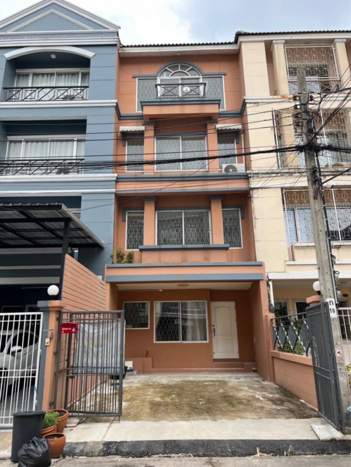 Townhouse for rent, Sukhumvit 101-1, near BTS Punnawithi, area 20.6 square wah, usable area 230 square meters, 3 bedrooms, 3 bathrooms Townhouse for rent, Sukhumvit 101-1, near BTS Punnawithi, area 20.6 square wah, usable area 230 square meters, 3 bedrooms, 3 bathrooms