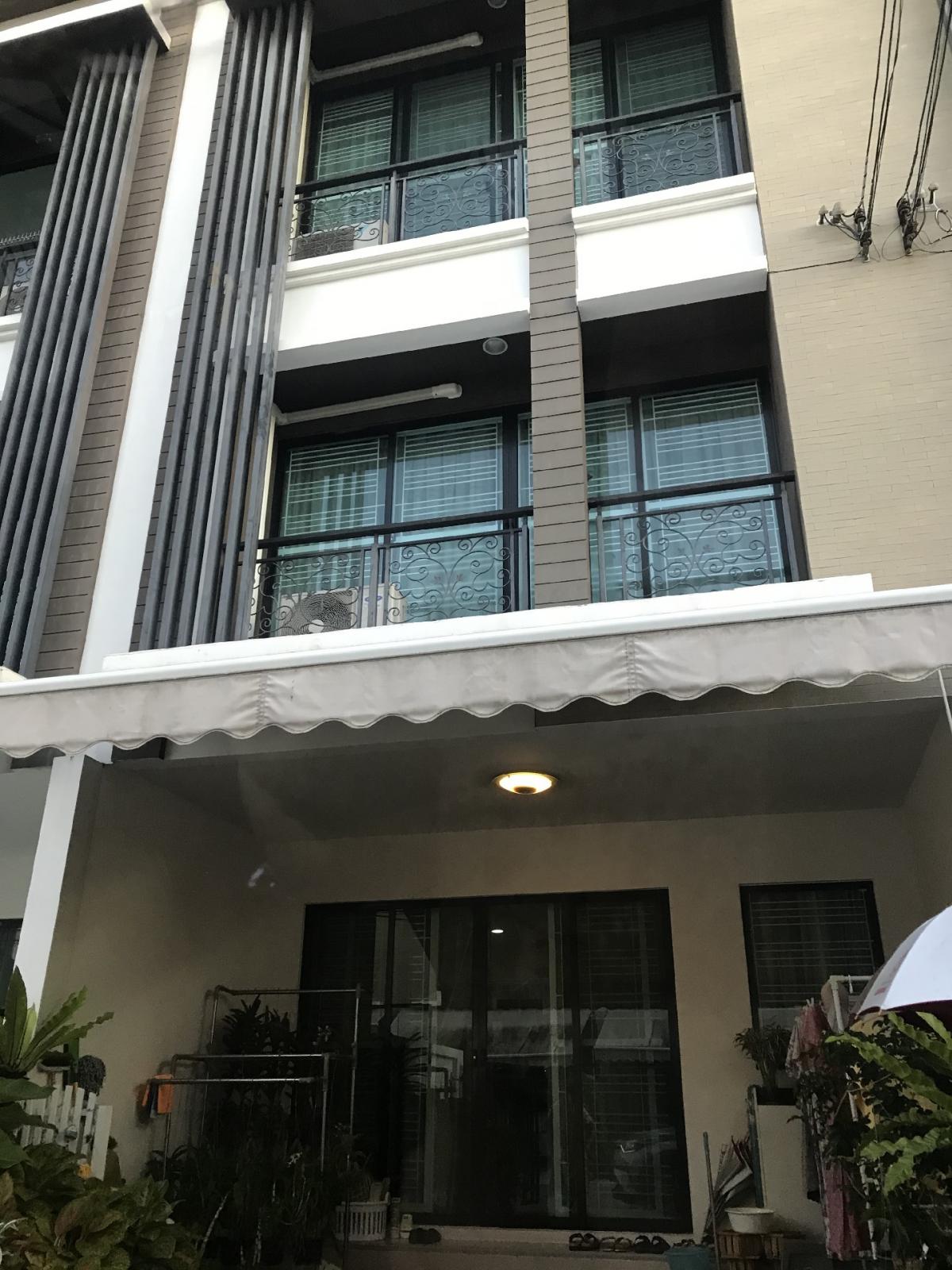 Baan Klang Muang Nawamin 42 / 3Bed / Negotiable price 0992276683