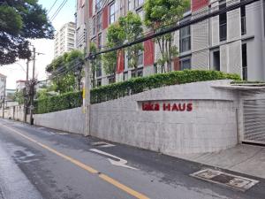 New condo for sale, fully furnished with grade A furniture, in the heart of Ekkamai, special price