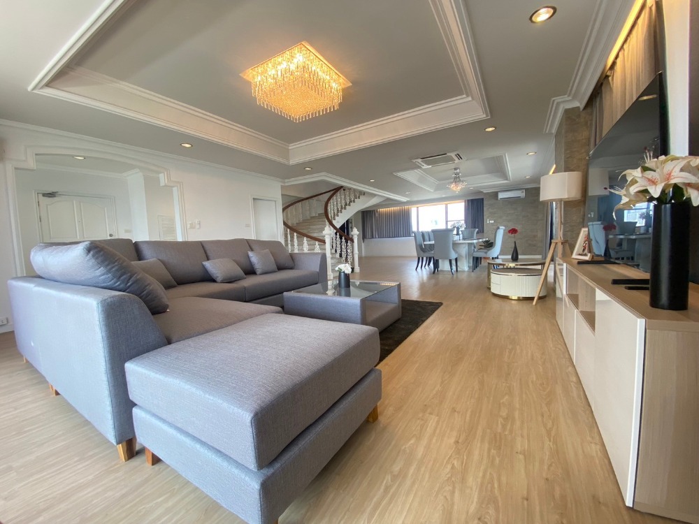 ✨Penthouse in heart of bangkok! 3+1 bedroom new decoration at all private garden and balcony City View nearly bts Phromphong