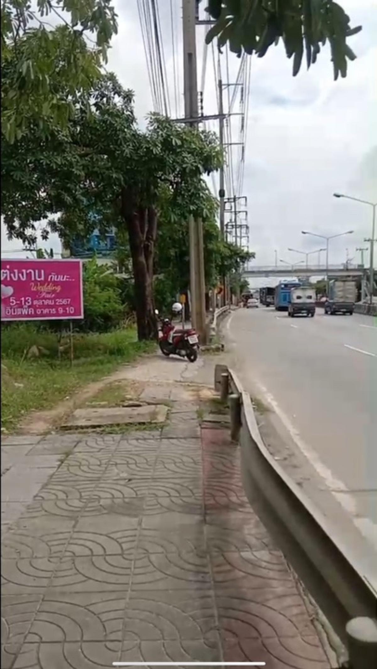 ขายที่ดินติดถนนร่มเกล้าใกล้ร่มเกล้า ซอย 5 ขายที่ดินติดถนนร่มเกล้าใกล้ร่มเกล้า ซอย 5