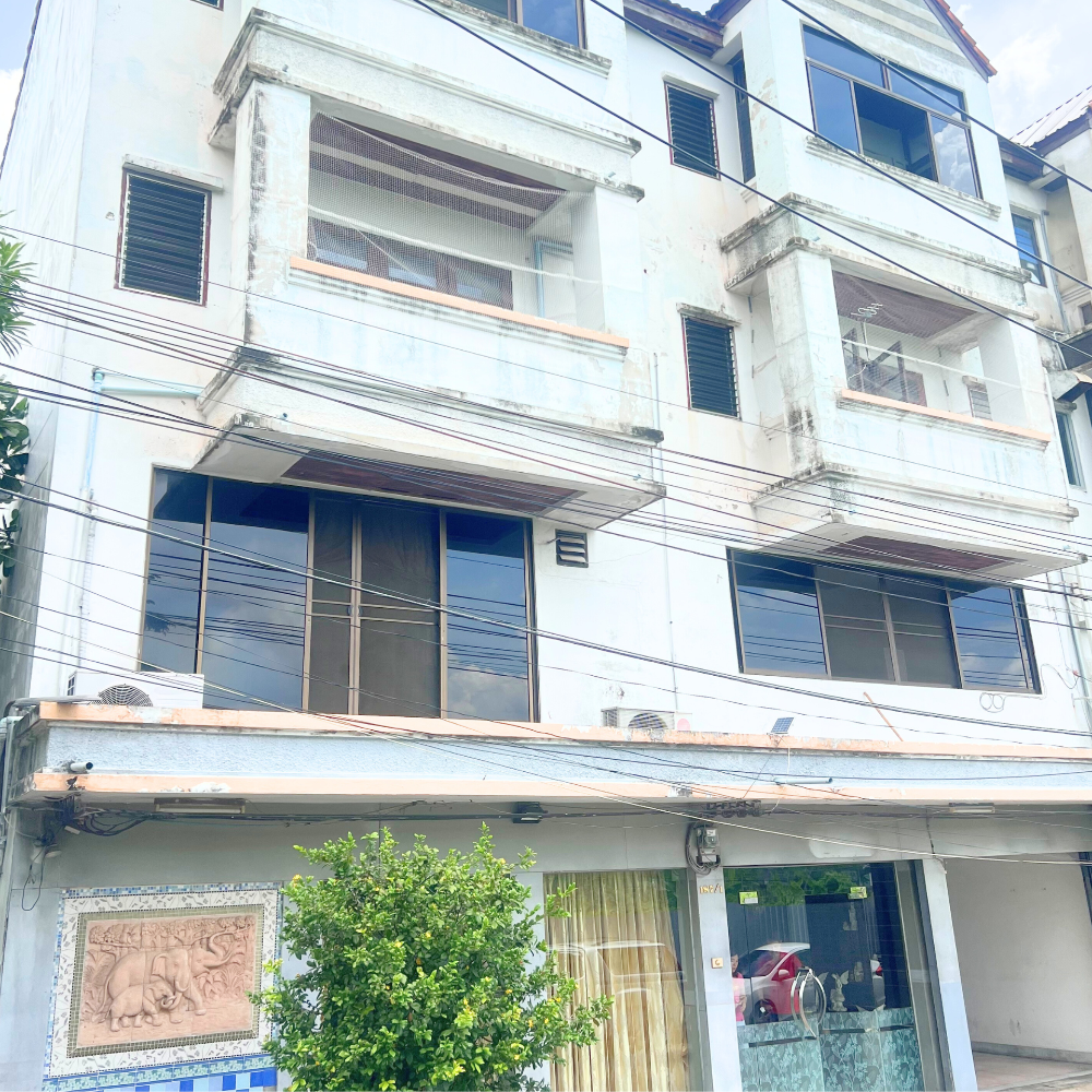 For sale: 2-unit shophouse, home office, decorated as an office, ready to move in and work, only 10,000,000 baht. For sale: 2-unit shophouse, home office, decorated as an office, ready to move in and work, only 10,000,000 baht.