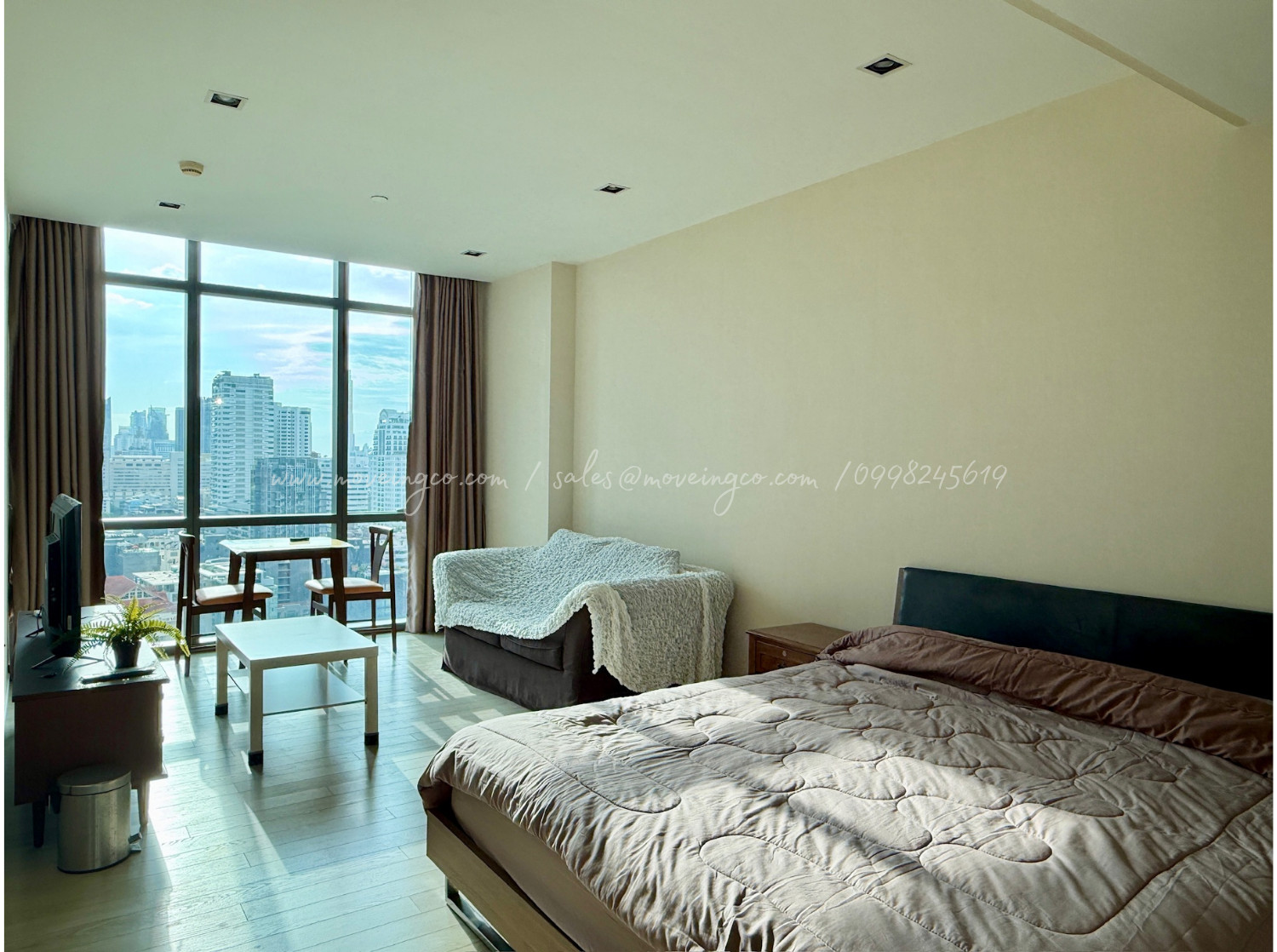 Spacious Studio with City Views, Just 600m from Asoke BTS!
