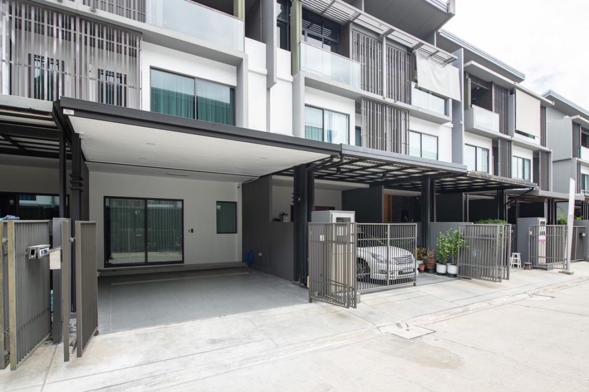 📢👇Townhouse at The Landmark Ekamai Ramindra , 3 Storey , nice decoration, easily traveling in many routes , near Central Eastville