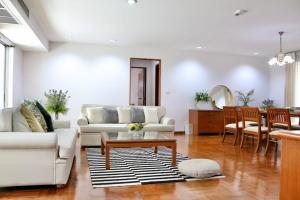 📢👇Huge size petfriendly unit for 4 beds in Em District area , long big balcony, no weight limit for dog