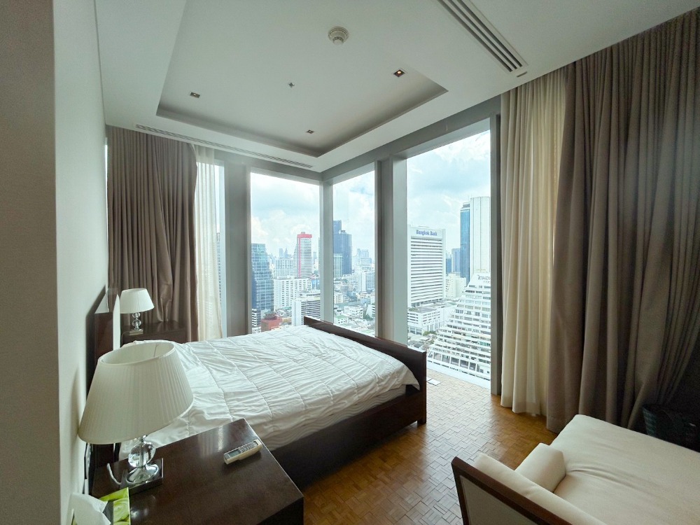 ● Prime Location ● 30++ Floor 223.00 sq.m. | 3 beds 4 baths | near BTS Chong Nonsi 2 mins, King Power Mahanakhon 3 mins, Sathorn Square 4 mins