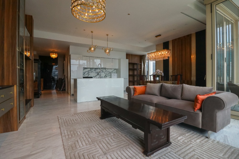 Four seasons private residence for rent