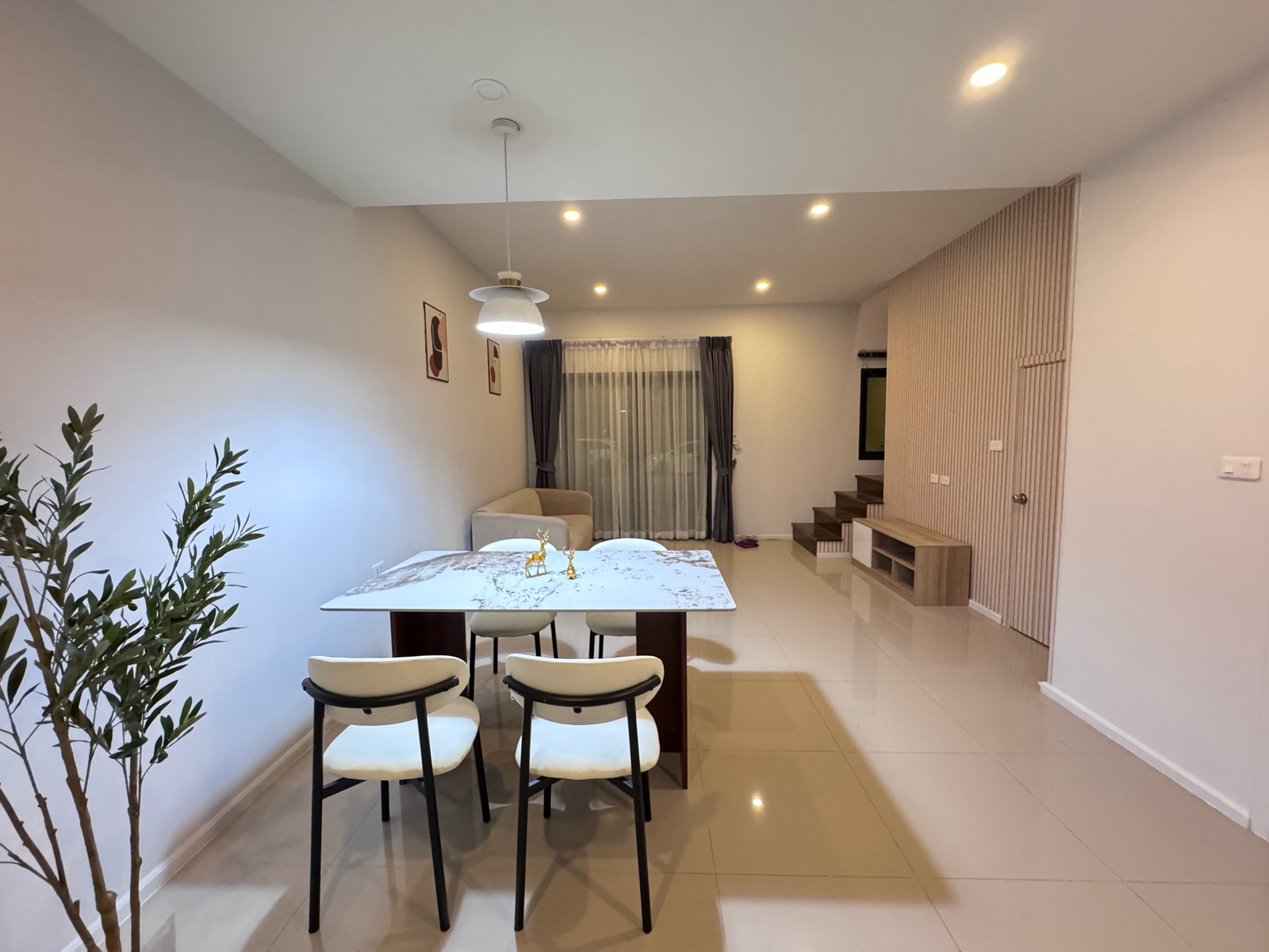 📢For rent, 3-storey townhouse, on Sukhapiban 2 Road, new house, new project, only 2 years old, can be used as a residence or a home office, convenient transportation, near the expressway, in front of the community mall 
