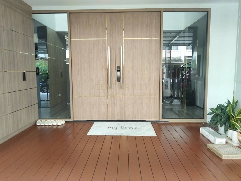 ประกาศขายทาวน์โฮม 3 ชั้น 3 หลังทะลุกัน โครงการบ้านกลางกรุง สาทร พื้นที่ใช้สอย 68.90 ตร.ว. No.55-TH-67044 – รูปที่ 3