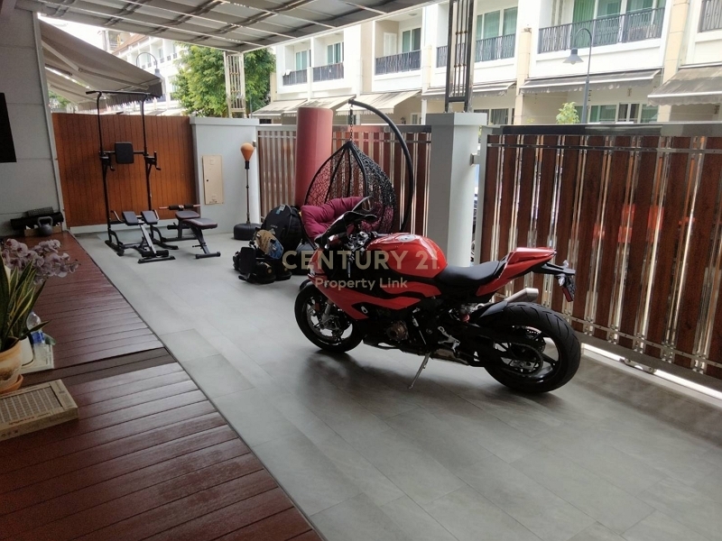 ประกาศขายทาวน์โฮม 3 ชั้น 3 หลังทะลุกัน โครงการบ้านกลางกรุง สาทร พื้นที่ใช้สอย 68.90 ตร.ว. No.55-TH-67044 – รูปที่ 2