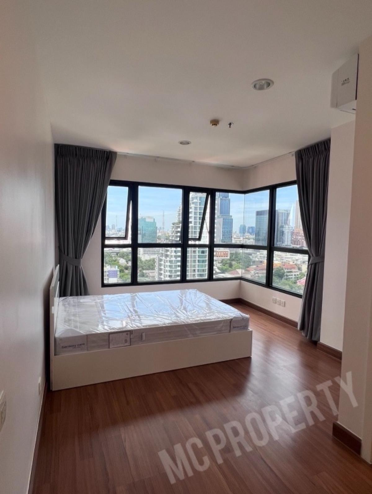 The Crest Phahonyothin11 2 bedroom 83sqm high floor for sale at 9.9Mb please contact 0816878954 The Crest Phahonyothin11 2 bedroom 83sqm high floor for sale at 9.9Mb please contact 0816878954