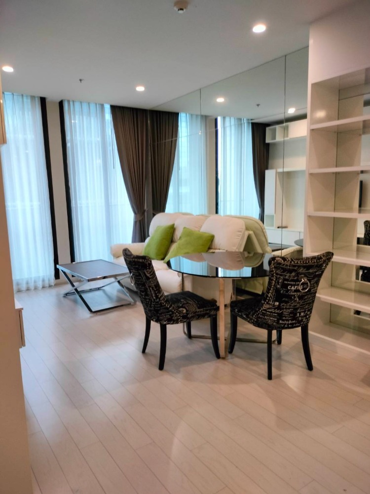 For rent condo Noble Ploenchit 1 Bed hight floor (S15-5502)
