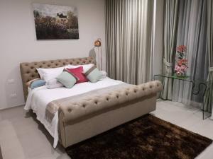 For rent condo Noble ploenChit fully furnished (S15-14018)